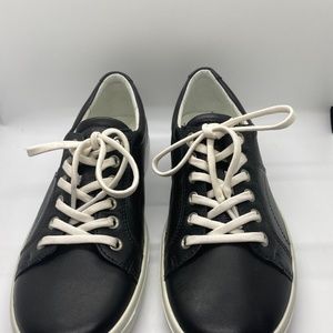 BRAND ECCO NEW  NO BOX  SOFT  CLASSIC LACES  WOMEN'S SNEAKER
